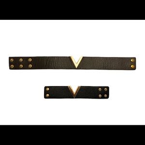 Includes choker and Bracelet